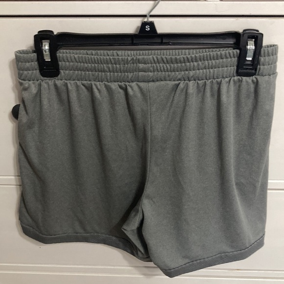 Grey athletic shorts - Picture 2 of 4